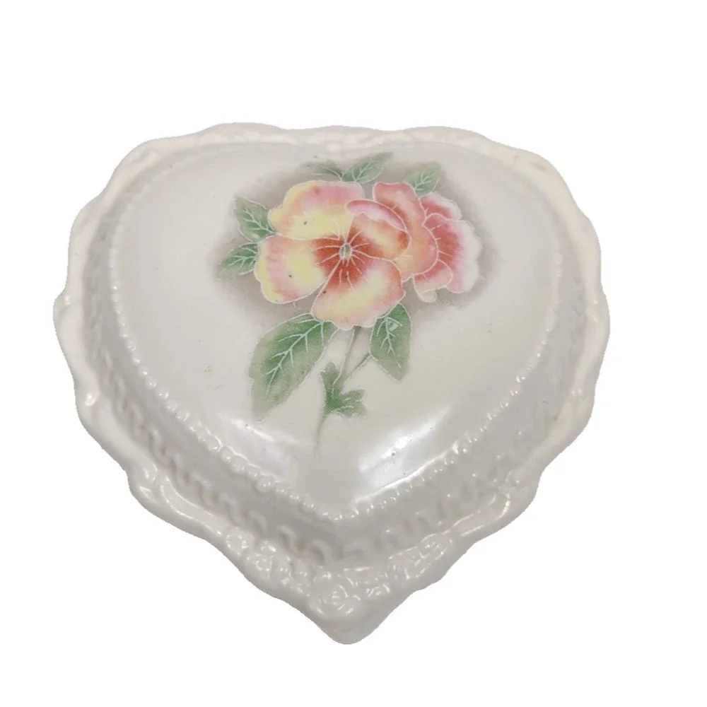 Vintage White Porcelain Heart Shaped Trinket Box Flower Romantic Bow Laced Lid